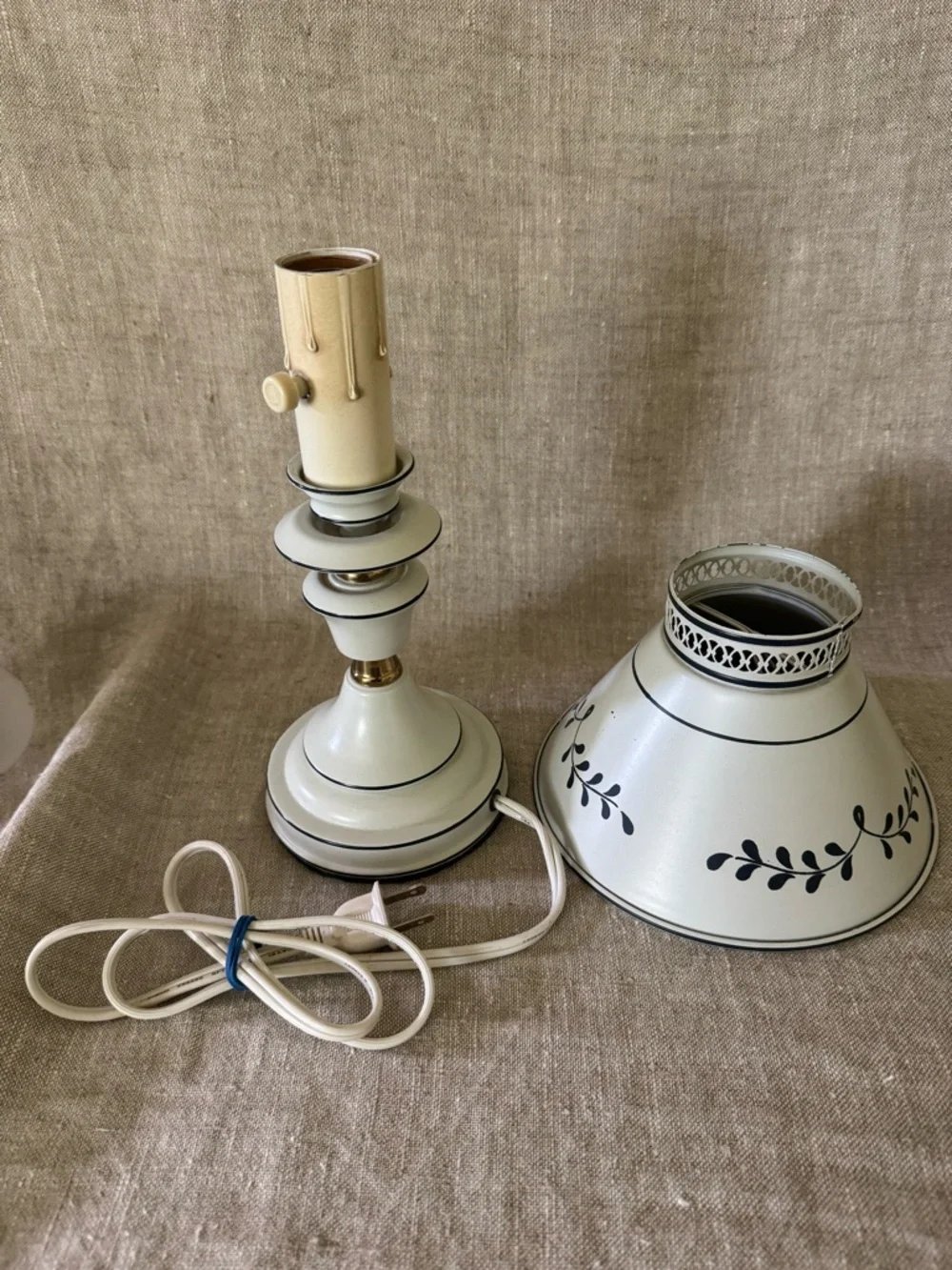 Vintage French Country Tole Metal Lamp
